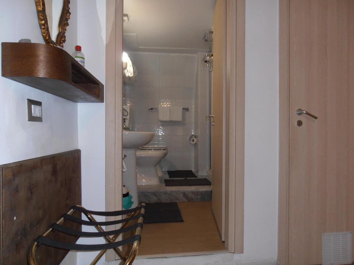 La Residenza Napoli Chiaia Short Let Apartment Superior Via Chiaia 82 Екстер'єр фото