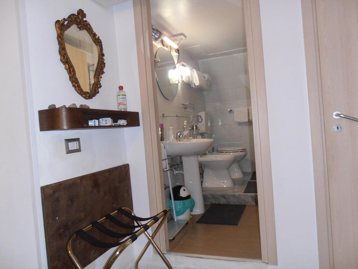 La Residenza Napoli Chiaia Short Let Apartment Superior Via Chiaia 82 Екстер'єр фото