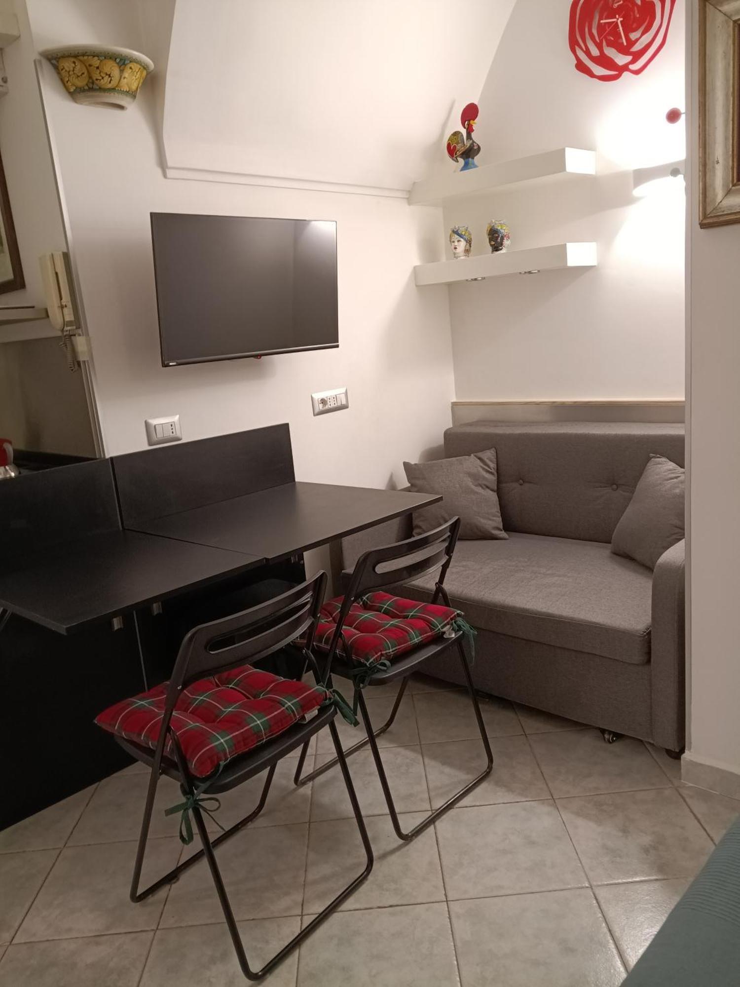 La Residenza Napoli Chiaia Short Let Apartment Superior Via Chiaia 82 Екстер'єр фото