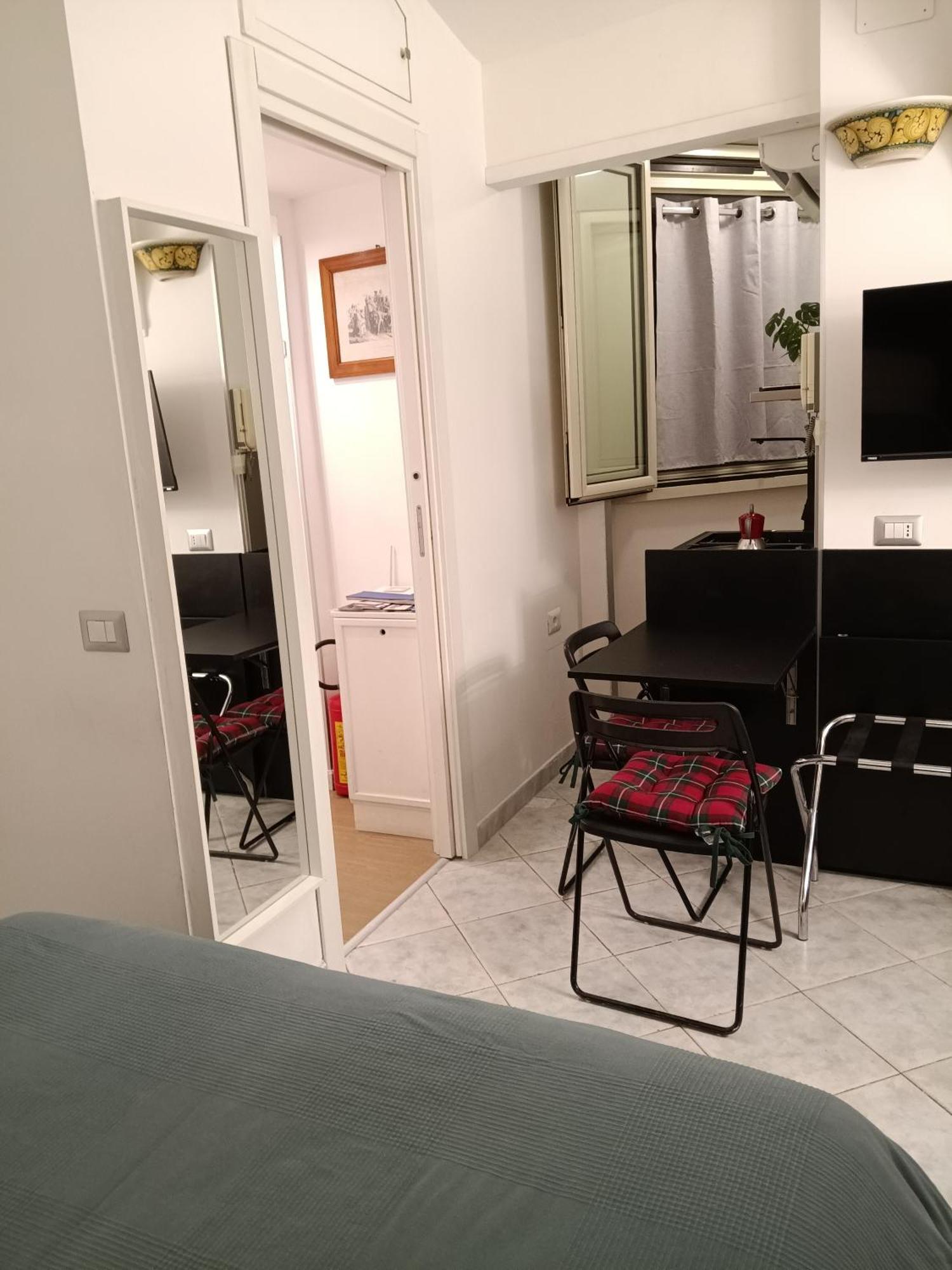 La Residenza Napoli Chiaia Short Let Apartment Superior Via Chiaia 82 Екстер'єр фото