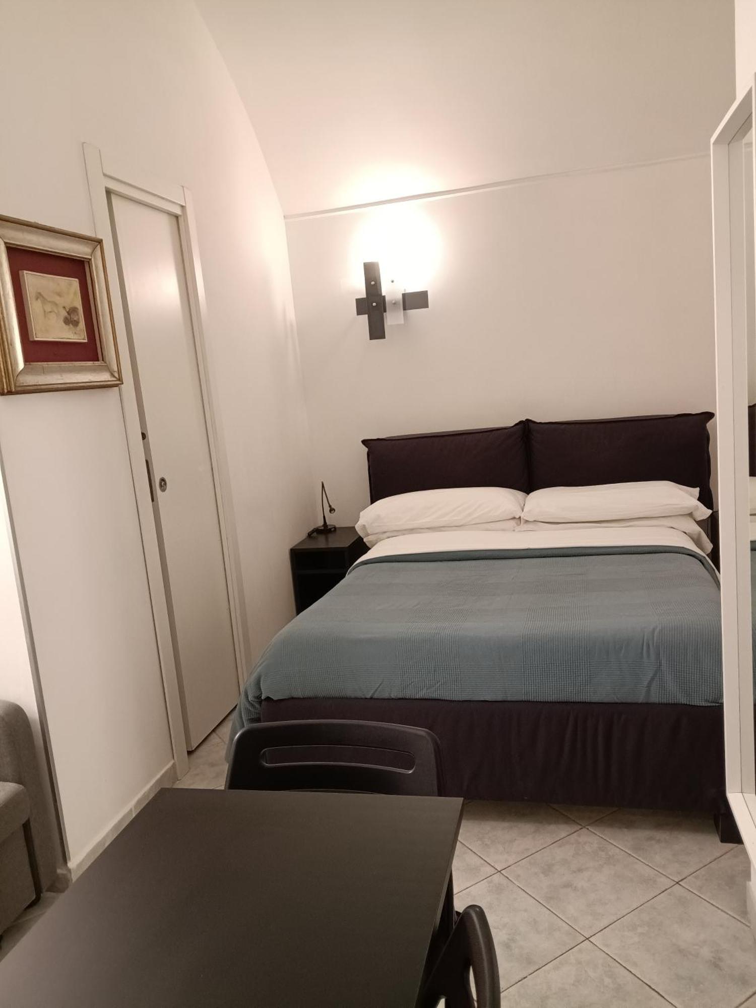 La Residenza Napoli Chiaia Short Let Apartment Superior Via Chiaia 82 Екстер'єр фото