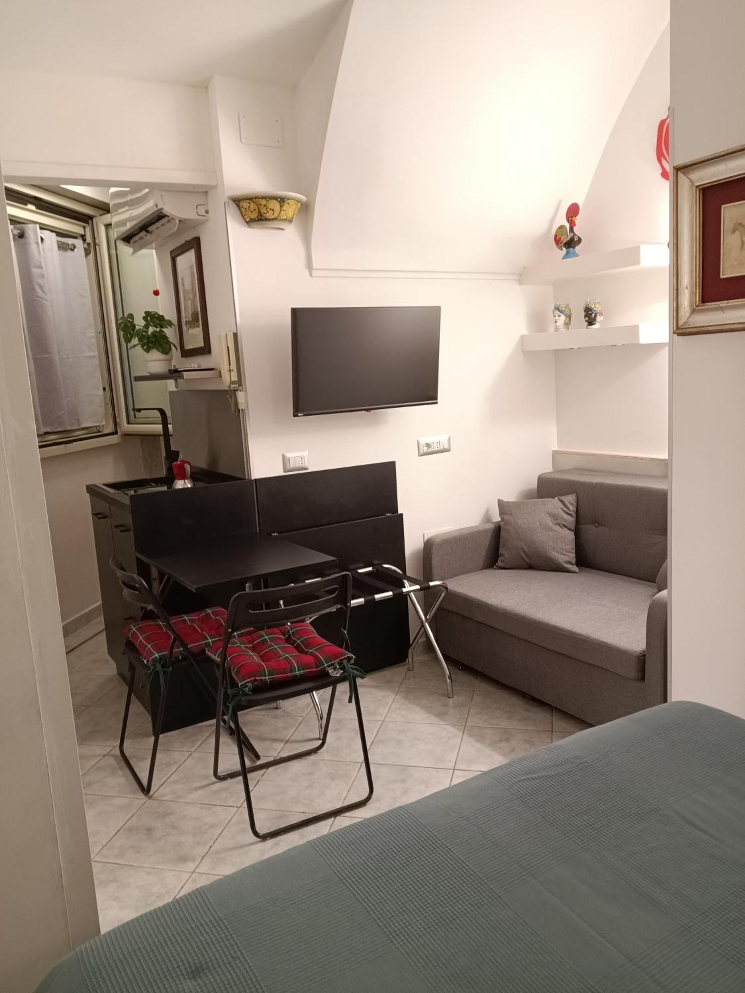 La Residenza Napoli Chiaia Short Let Apartment Superior Via Chiaia 82 Екстер'єр фото